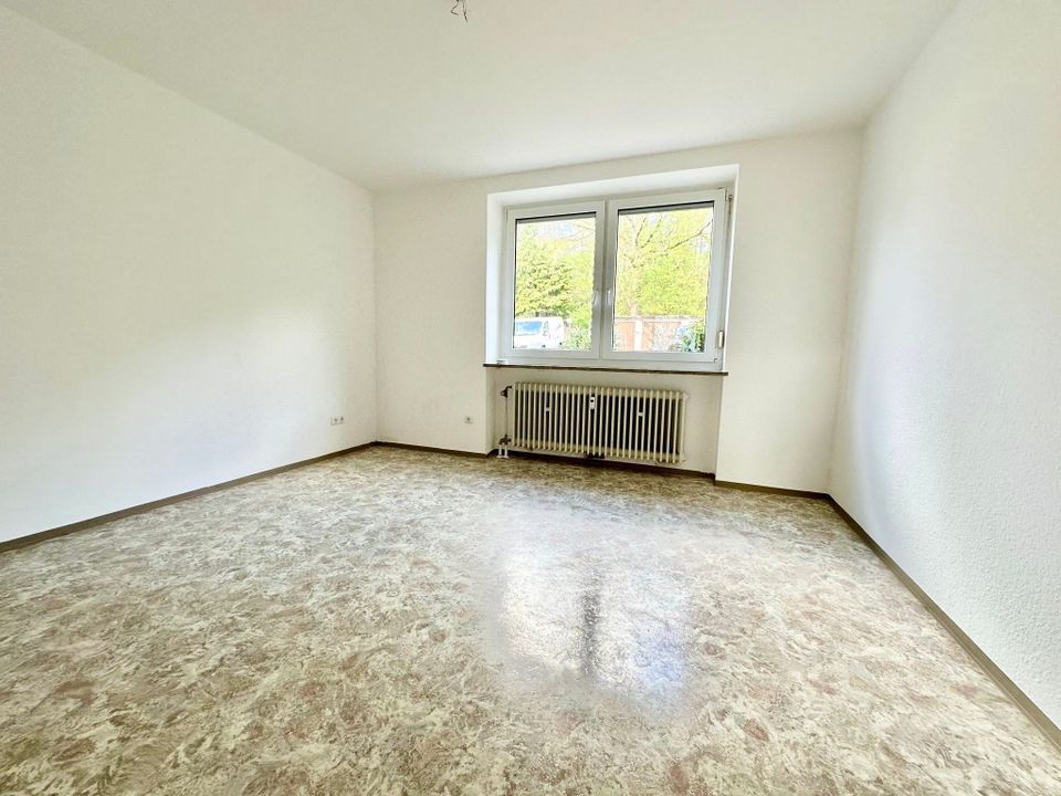 Bereits frei und der eigene Garten! 2-Zimmer-Wohnung mit Terrasse & großem Südwestbalkon, ca. 77,5 qm im Erdgeschoss in Creußen