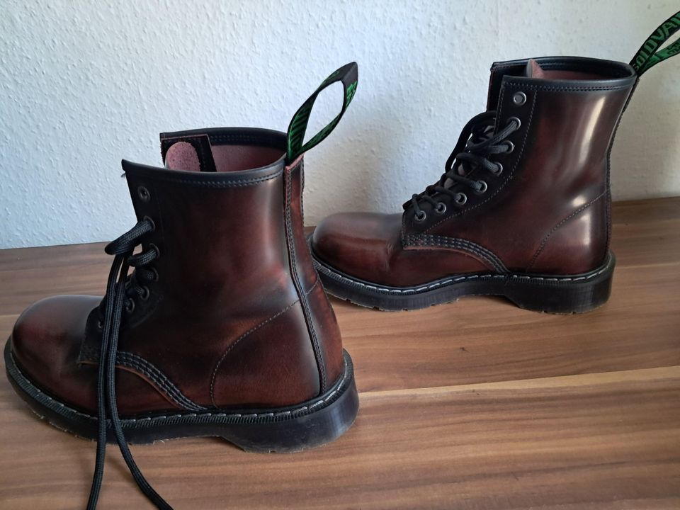 Solovair Burgundy Rub-Off 8 Eye Derby Boot in 40/39,5 in Elsdorf