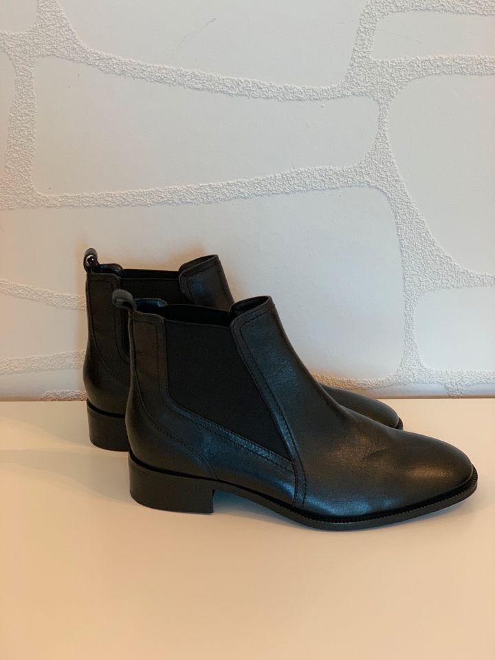 Marks & Spencer Chelsea Boot Gr. 37,5 schwarz Leder in Kaarst