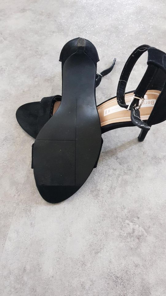 Sandalen für damen von Bershka in Celle