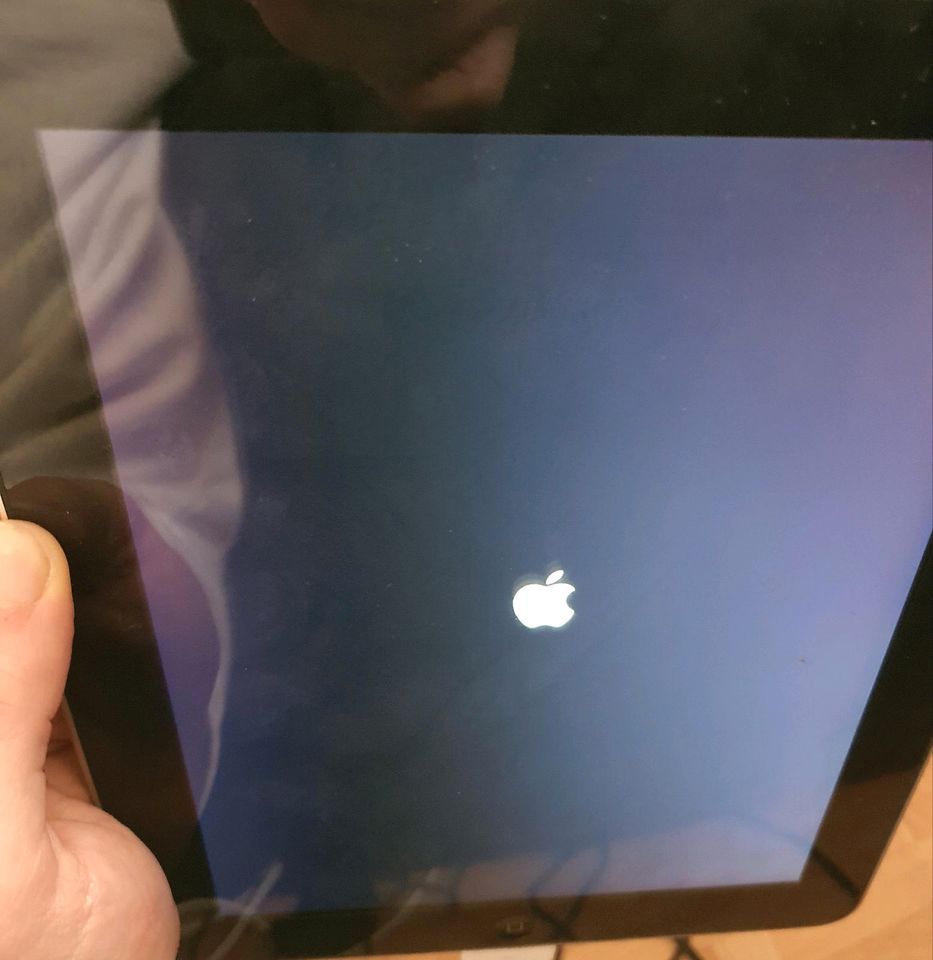 iPad 1 und iPhone 8 Plus defekt an Bastler in Kiel