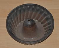 Uralte Gugelhupf Backform,26 cm. Material??? DDR oder davor Niedersachsen - Wolfsburg Vorschau