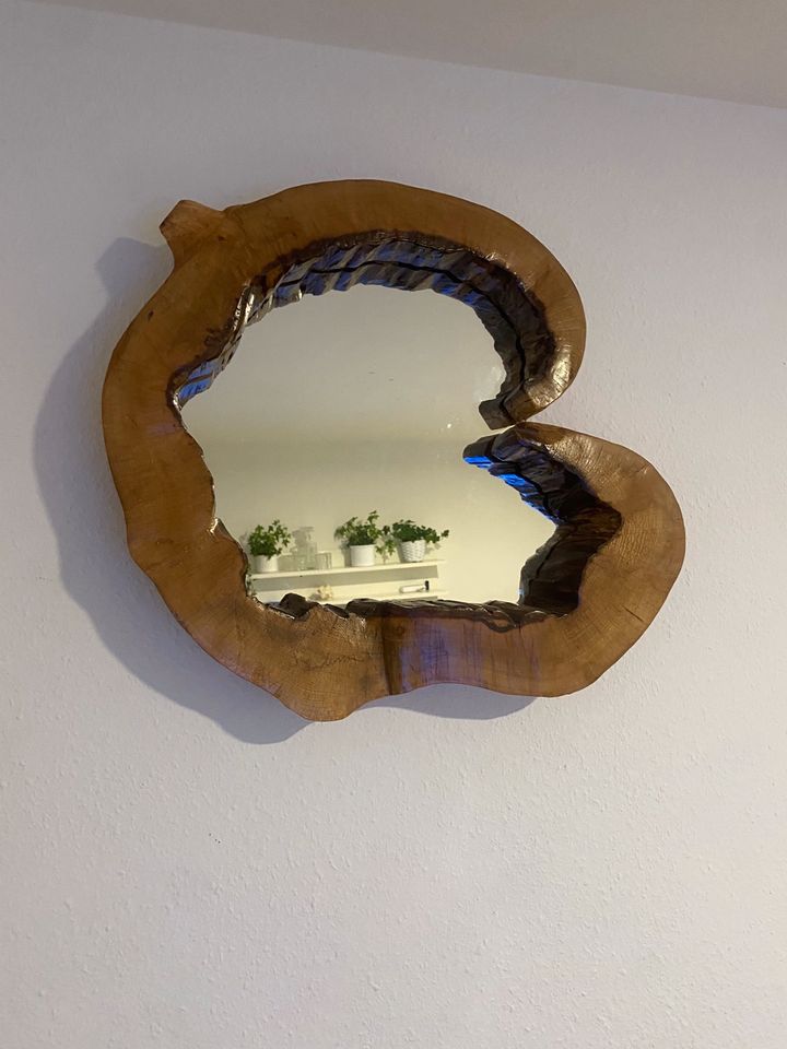 Handgefertigte Spiegel, Aus Eichenholz. Wohndekoration in Bad Tölz