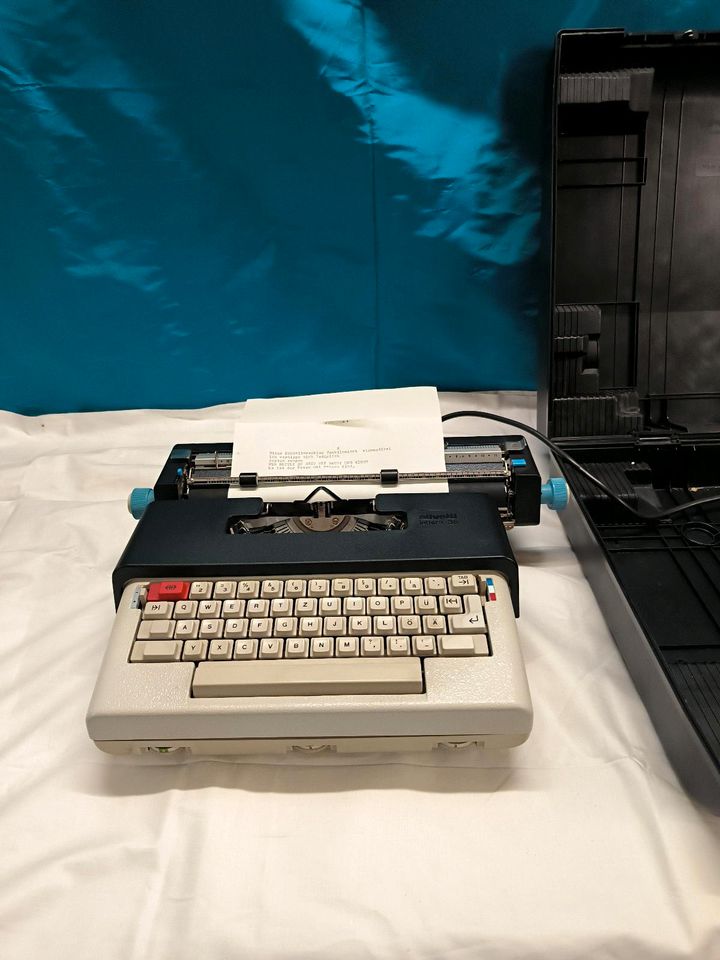 Elektrische Schreibmaschine Olivetti Lettera 36 mit Koffer /222 in Berlin