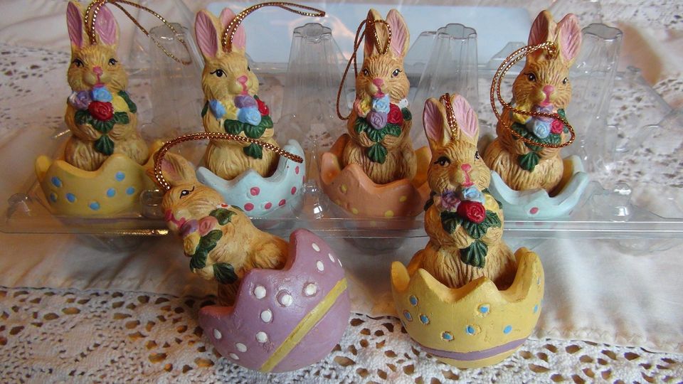 Vintage Hängefigur Keramik Osterdekoration Anhänger Osterhase Ei in Steina