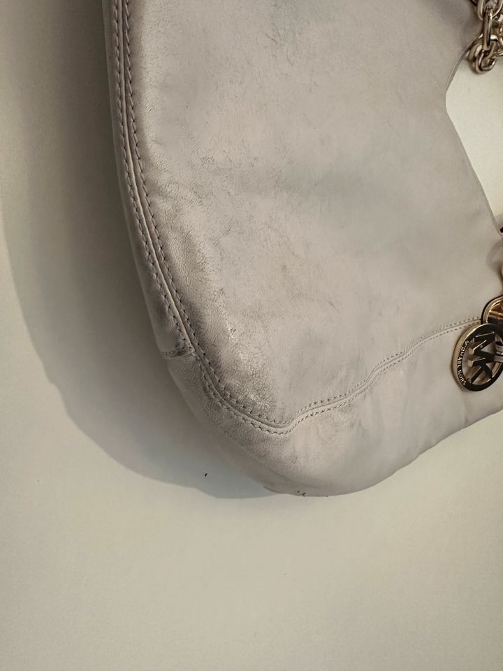 Michael Kors Handtasche mit Gebrauchsspuren in Augsburg