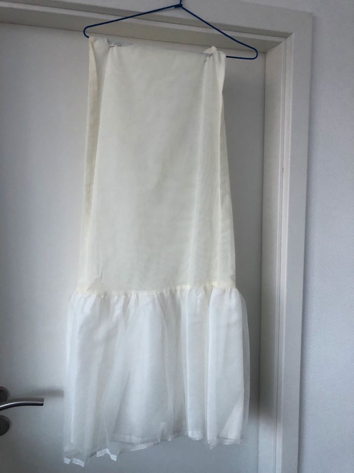 Stilvolles Brautkleid Eierschale-Creme mit feiner Spitze bestickt in Aschaffenburg