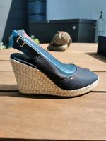 Tommy Hilfiger Slingback -Sandale mit hohem Anspruch Keilabsatz Hessen - Karben Vorschau