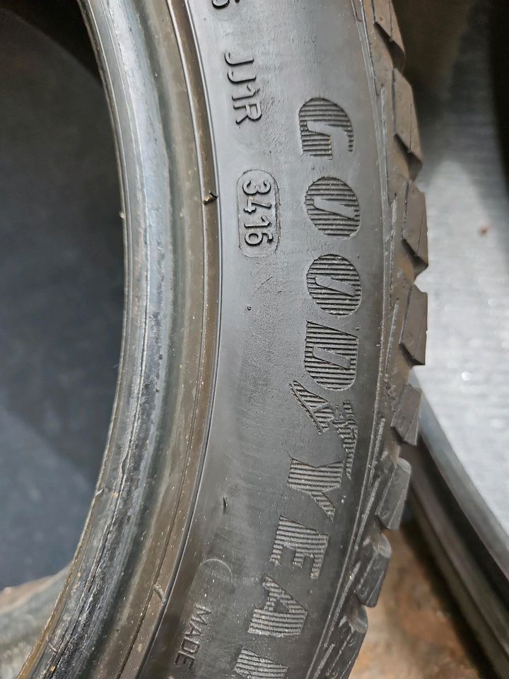 6mm Goodyear Ganzjahresreifen 2x 235/45 R19 99V . 235 45 19 in Sindelfingen