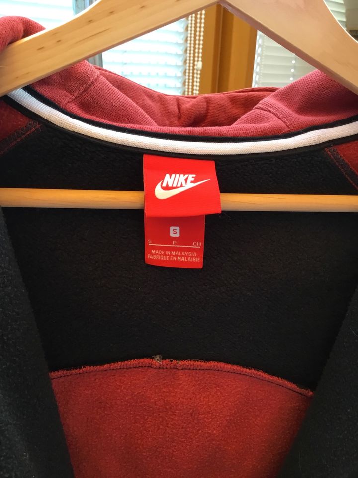 Verkaufe Nike Air Jacke in Größe S in Herzogenaurach