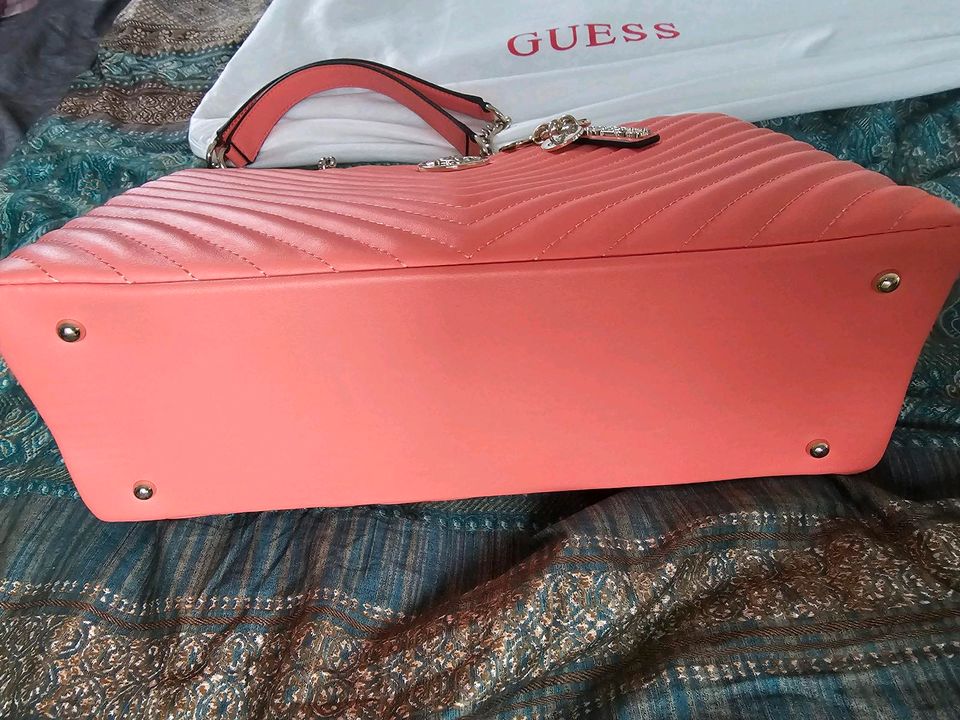 Guess Tasche Coral in Senden