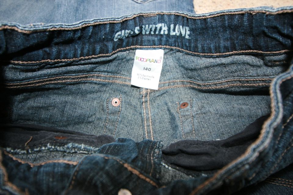 Mädchen 2x Jeans  Jeanshose breit Gr. 134 140 blau in Theismühlen