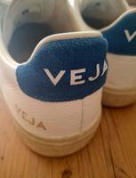 Sneaker von Veja Gr. 38 Weiß/Kornblumenblau Niedersachsen - Schwanewede Vorschau