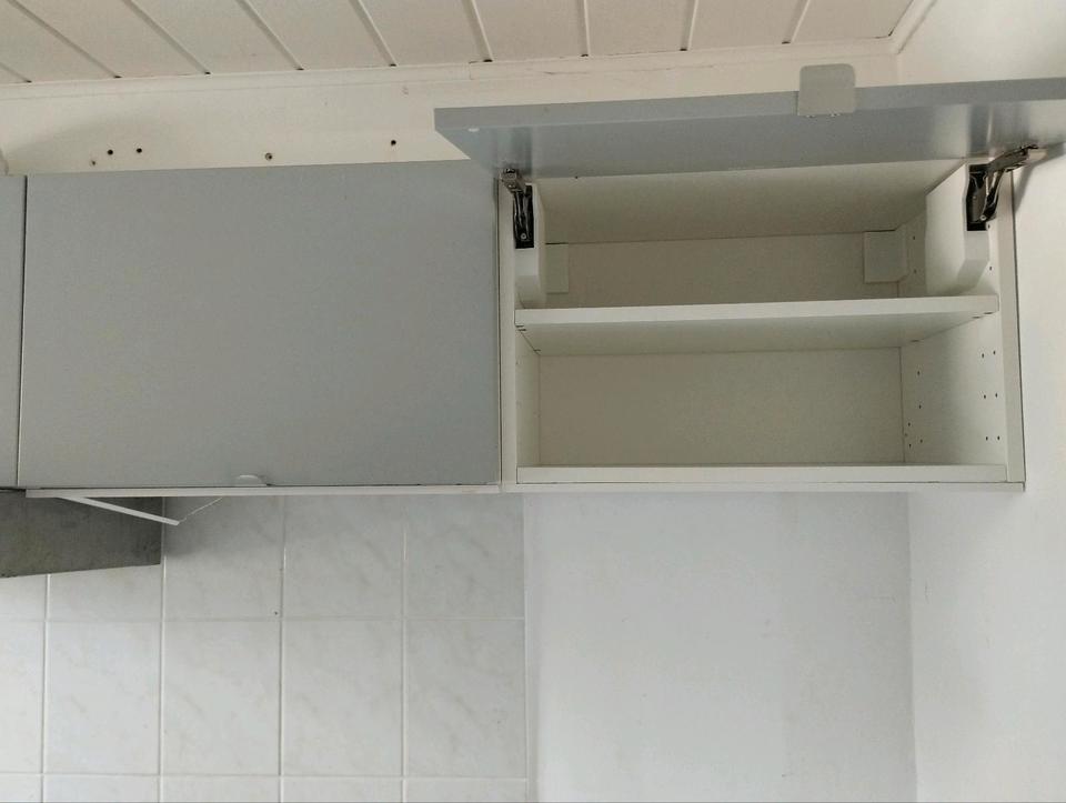Biete Küche mit Spülmaschine und Herd / Küchenschränke METOD in Osmünde