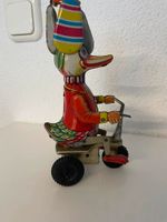 Lustiges altes Blechspielzeug Ente auf dem Dreirad-- läuft Baden-Württemberg - Schopfheim Vorschau