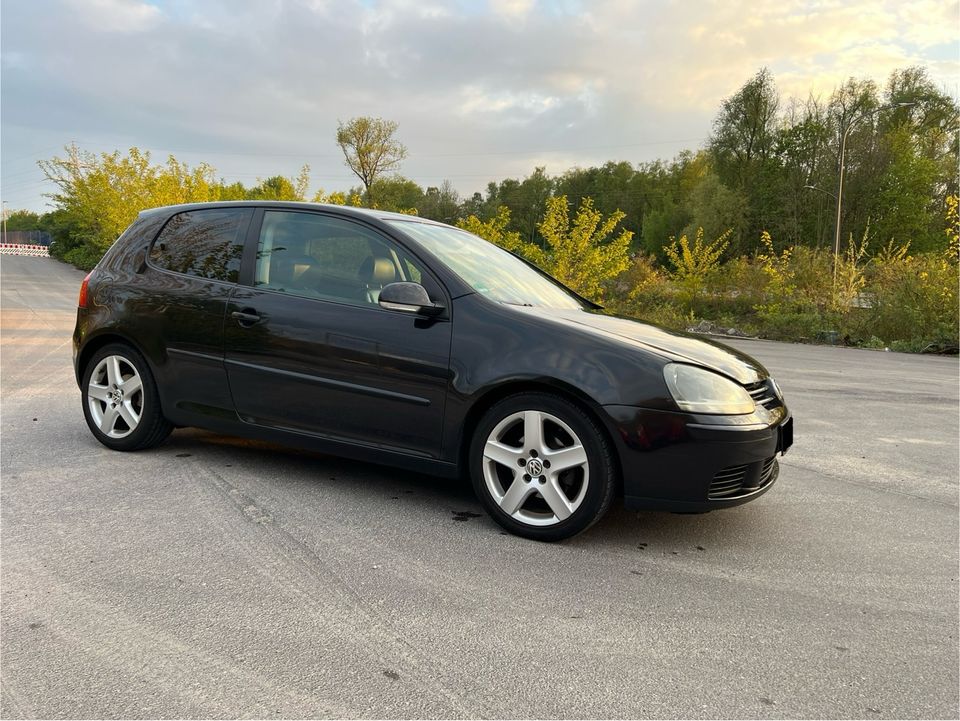 VW Golf 5 1.6 FSI 2999€ WOCHENENDE in Essen