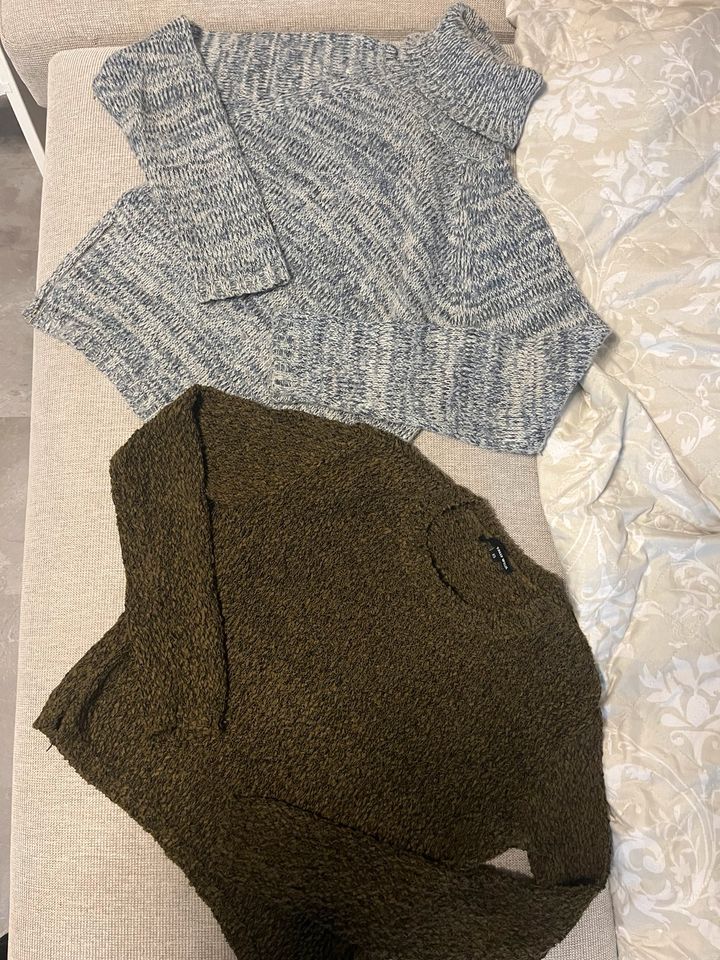 2er Set Strickpullover Kragen hellblau und olivgrün XS Winterpull in Saarbrücken