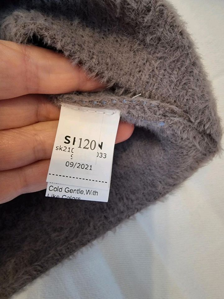 Flauschiger Kinder Pullover mit Muster Größe 120 in Wiesbaden