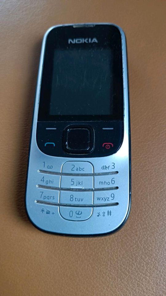 Nokia 2330 classic silber schwarz Handy mit Zubehör in Emmendingen