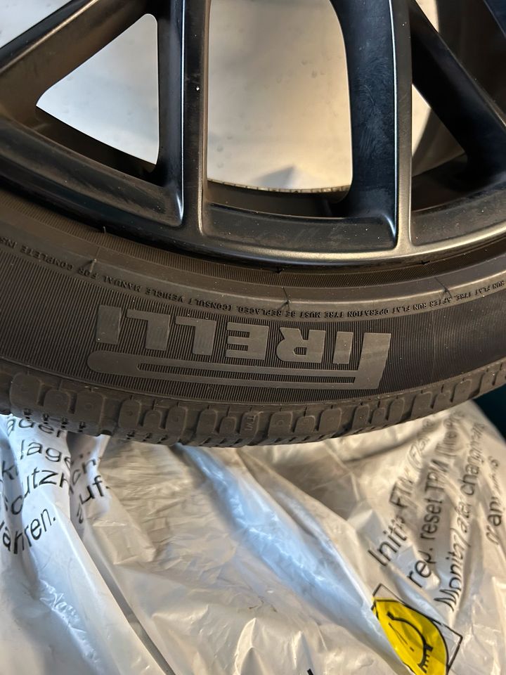 18“ Zoll M Performance Felgen inkl. Pirelli Reifen in Krefeld