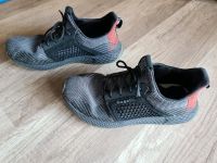 Schwarz-grau-rote Schuhe/ Sneaker von Bugatti in Größe 44 Nordrhein-Westfalen - Löhne Vorschau