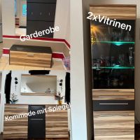 Tolle Garderobe, Kommode mit Spiegel u. 2 Vitrinen m. Beleuchtung Schleswig-Holstein - Struvenhütten Vorschau