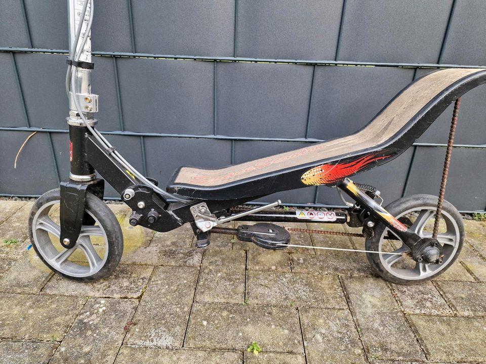 Space Scooter Wipproller Roller mit Bremse in Brüggen