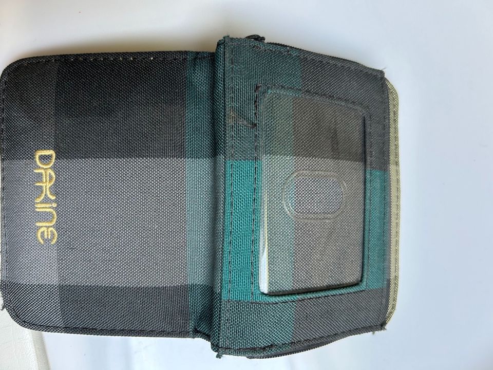 Schreib- Etui von 4 you & Portmonee von Dakine in Bad Lippspringe