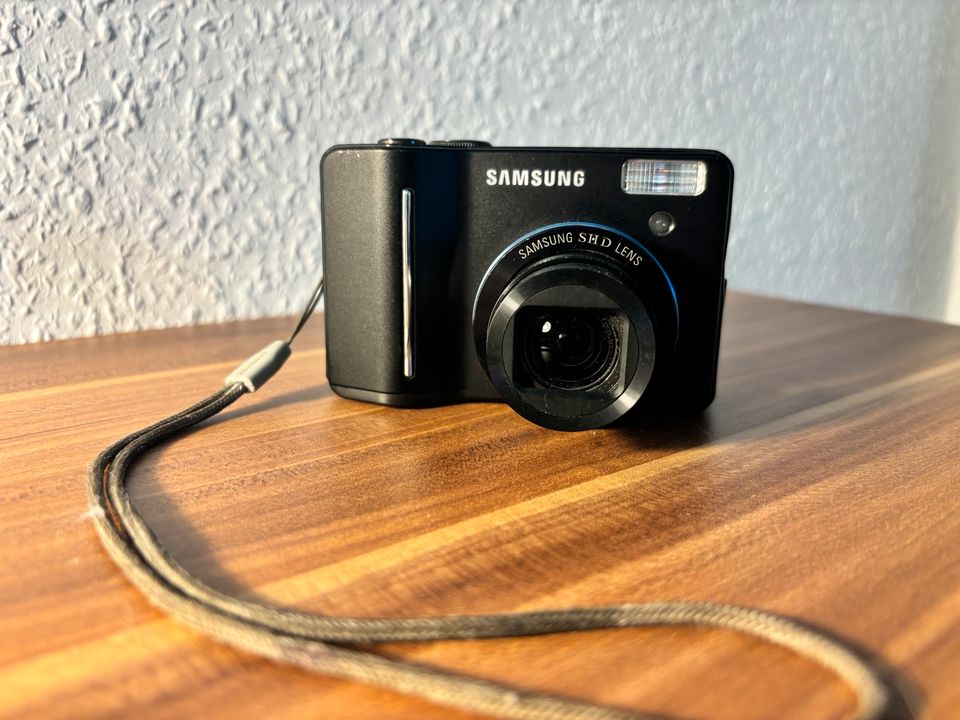 Samsung S1050 Digitalkamera 10.1MP 5x ZOOM Mikro SD 32GB in Hamburg