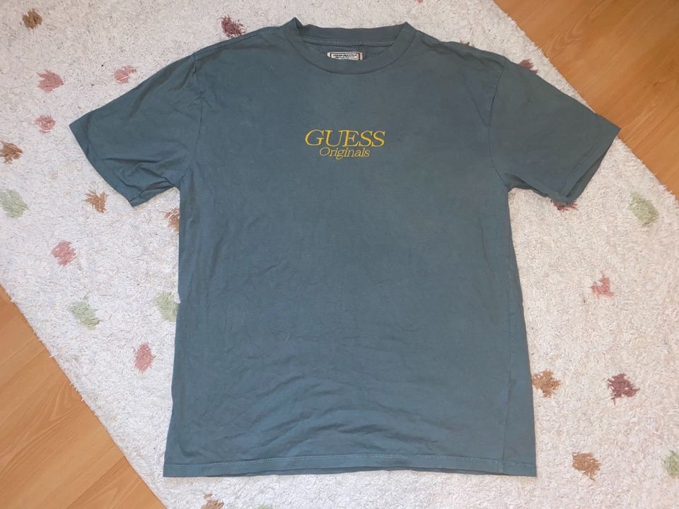 GUESS Vintage Tshirt Urban Outfitters Gr.S oversize in Frankfurt am Main