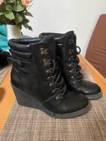 Stiefeletten mit Keilabsatz Nordrhein-Westfalen - Herford Vorschau