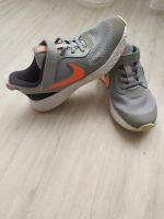 Kinderschuhe Sportschuhe Nike Revolution Gr.33,5 Hessen - Wiesbaden Vorschau