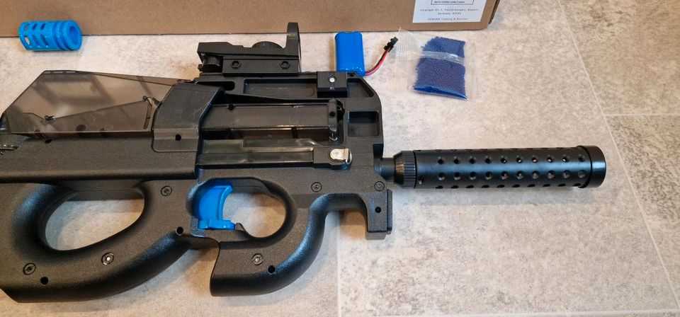 Gel Blaster P90, elektrische Wasserkugel-Pistole, Orbeez Gun in Feuchtwangen