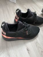 Puma Schuhe schwarz/rosé Nordrhein-Westfalen - Langerwehe Vorschau