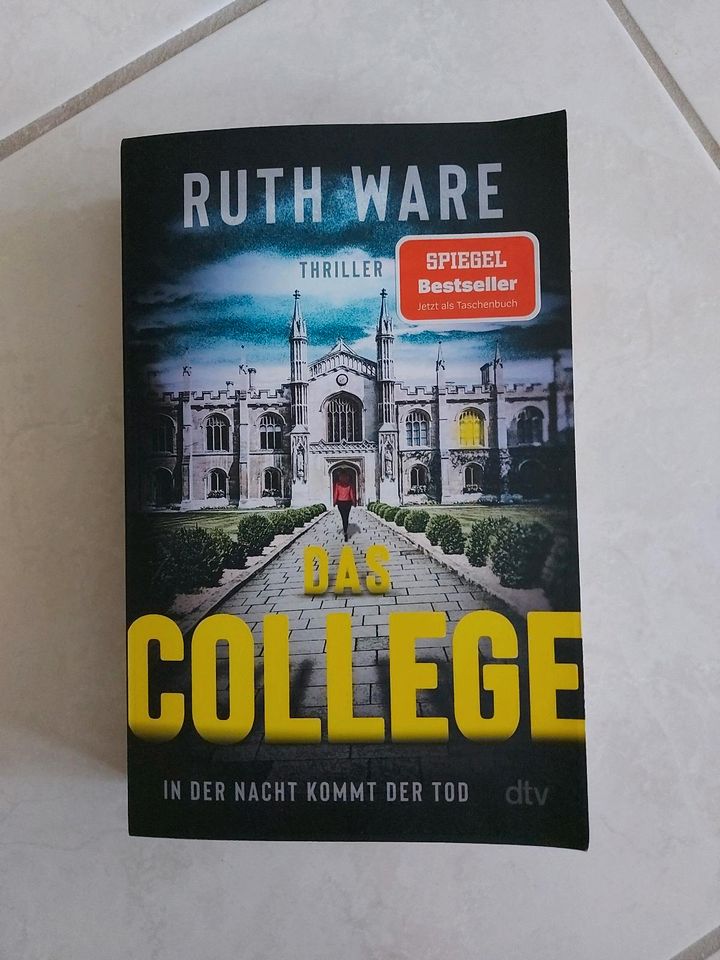 Das College von Ruth Ware Thriller Krimi in Fronreute