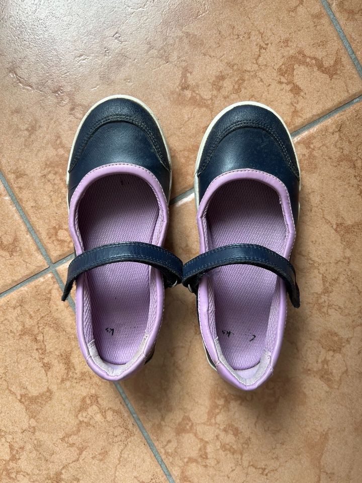 Ballerinas v. Clarks, blau lila, Gr. 30 in Mering