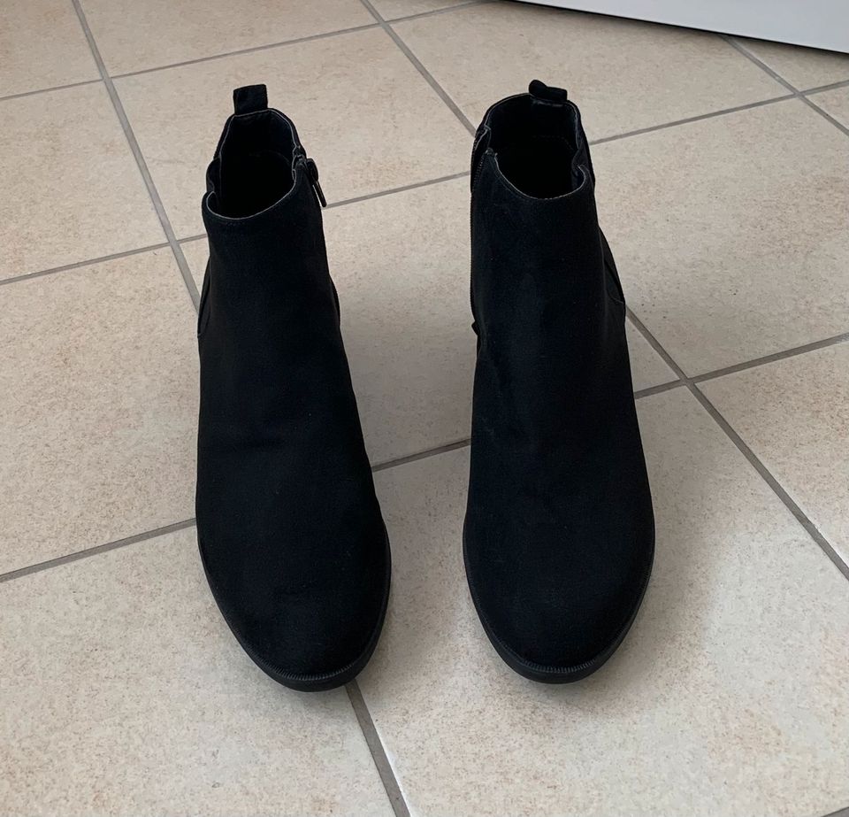 Stiefeletten schwarz, Größe 42, wie neu in Grabau