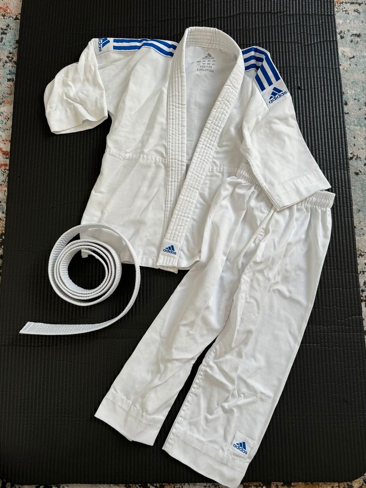 Judo Anzug Adidas 120-130 cm in Korschenbroich