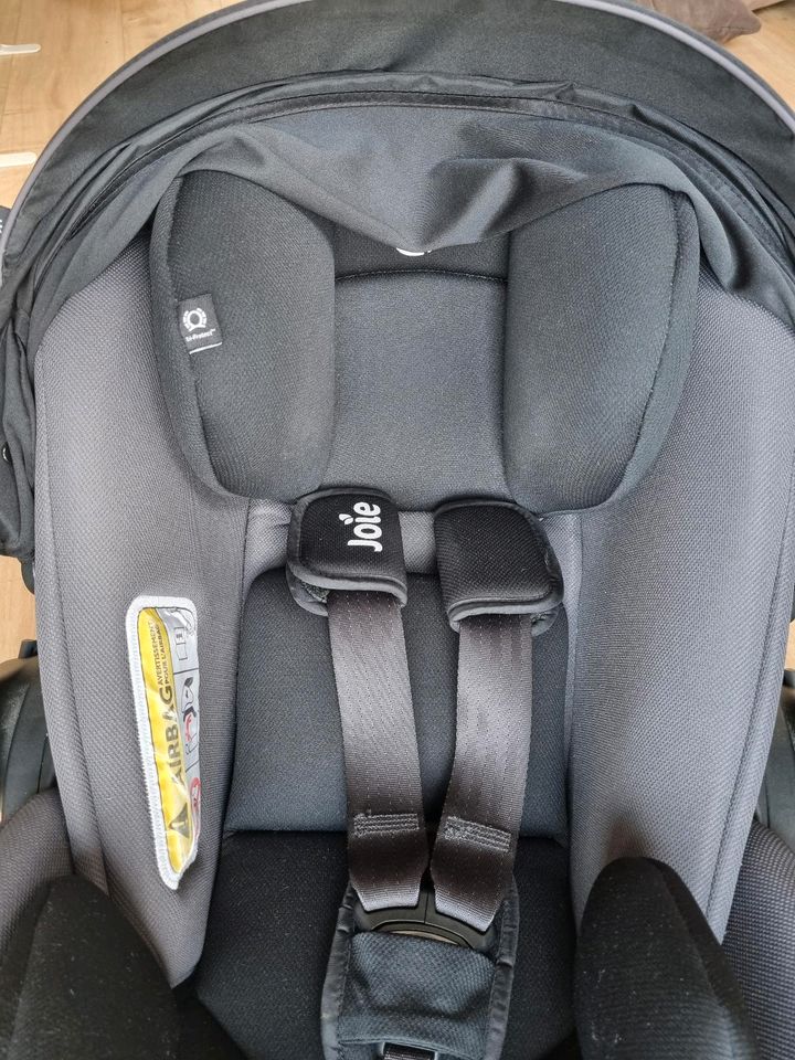 Joie I level Babyschale inkl. Isofix base in München