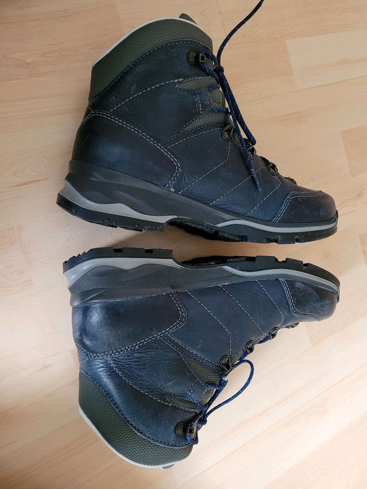 Lowa Wanderschuhe Wanderstiefel Trekking 1x getragen in Gladenbach