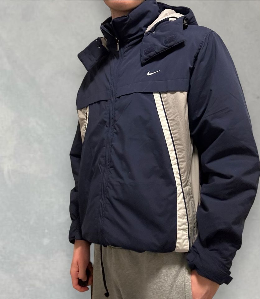 Nike Vintage Winterjacke / Pufferjacket blau grau Gr L Retro y2k in Krefeld