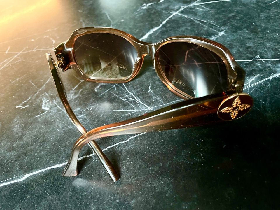 LOUIS VUITTON Sonnenbrille in Meerbusch