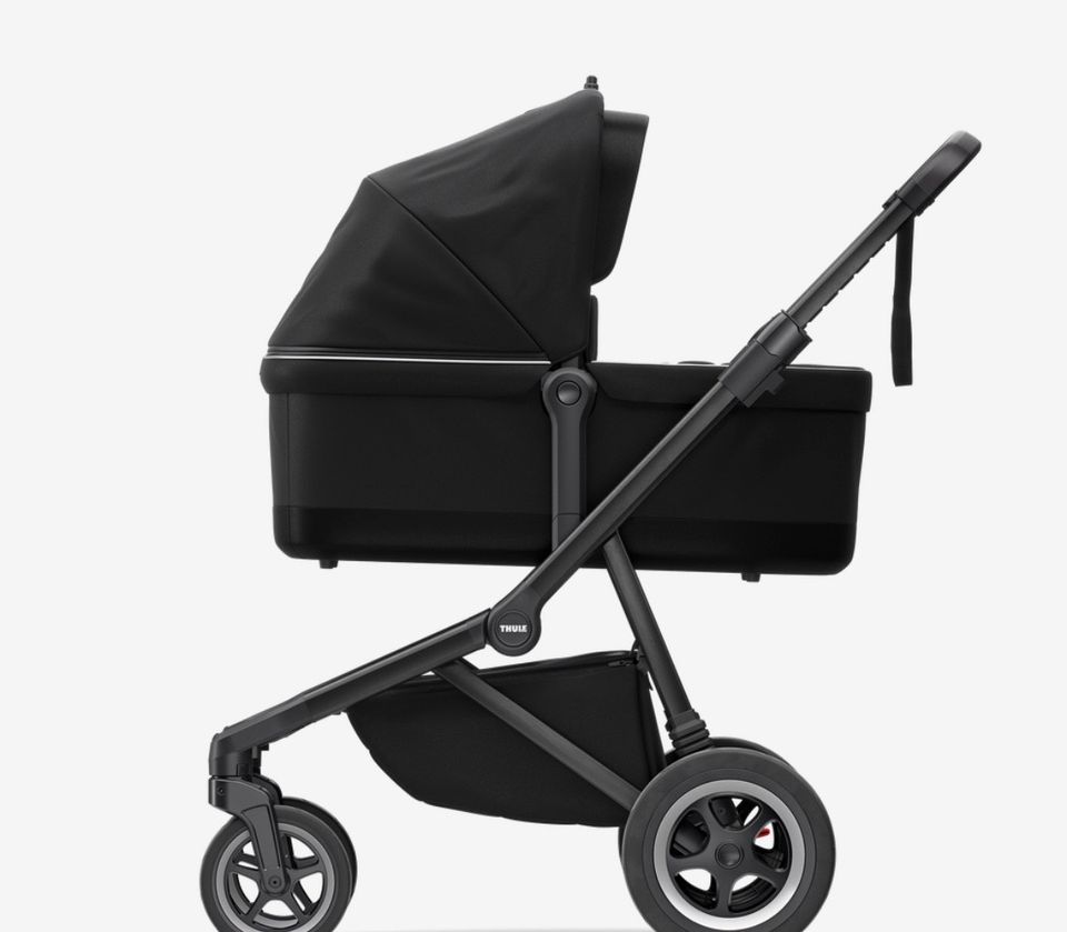 Kinderbuggy Kinderwagen 1-2 Kinder Thule Sleek mit Babykorb in Nümbrecht