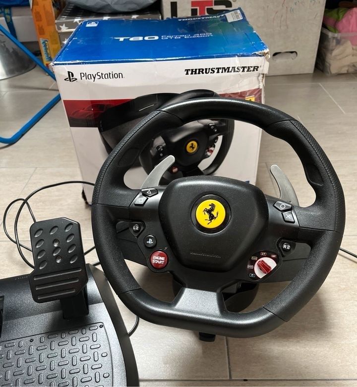 T80 Thrustmaster Ferrari Lenkrad für PlayStation in Centrum