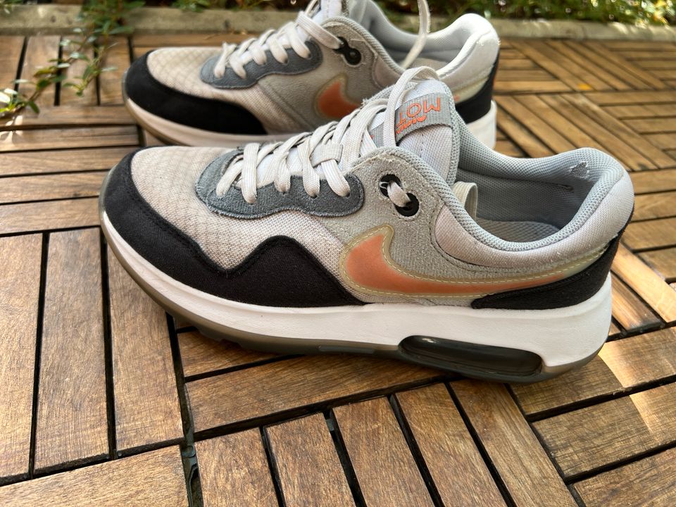 Nike AirMax Größe 38 US 5.5Y in Rosdorf