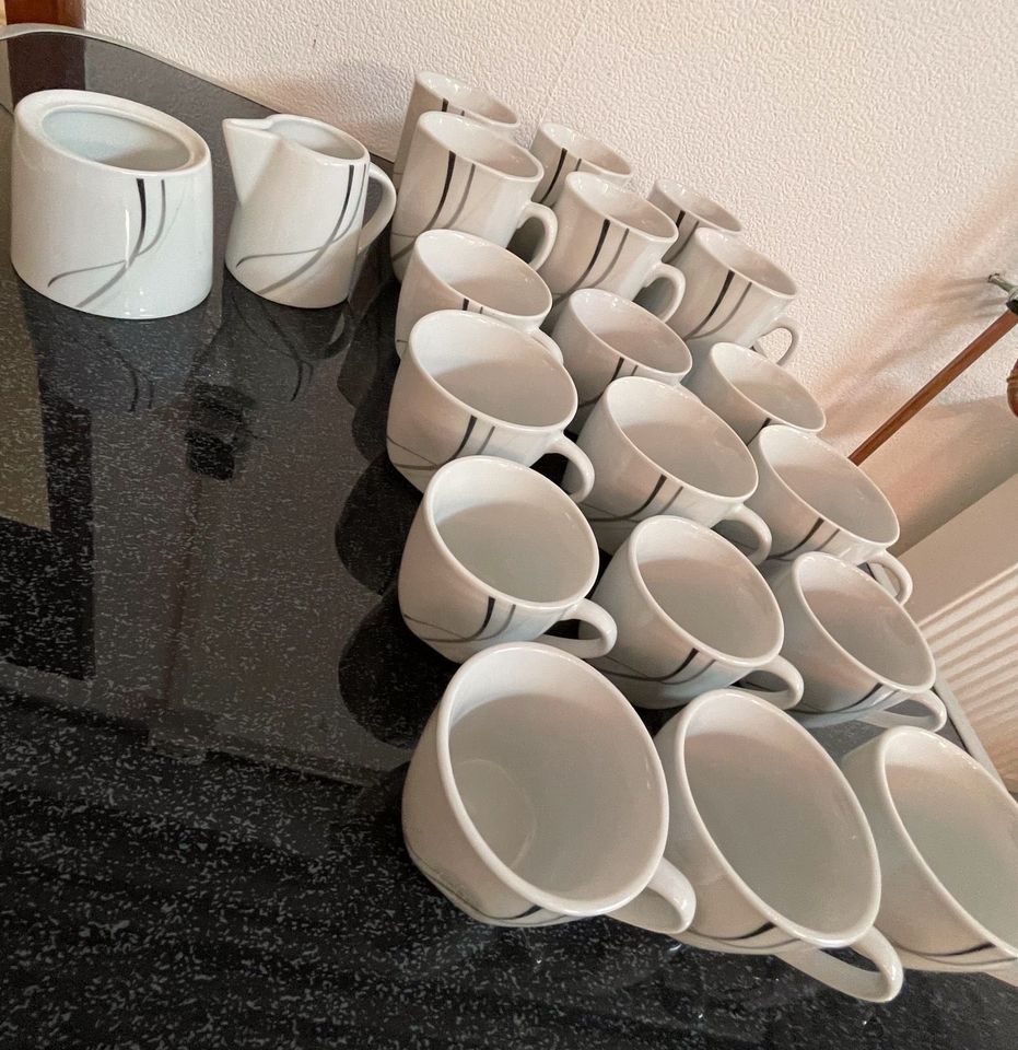 Tassen Geschirr Kaffeetassen Kaffeebecher in Bad Schönborn