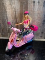 Barbie Puppe mit Vespa Motorroller Mattel P6560 Pink Nordrhein-Westfalen - Bottrop Vorschau