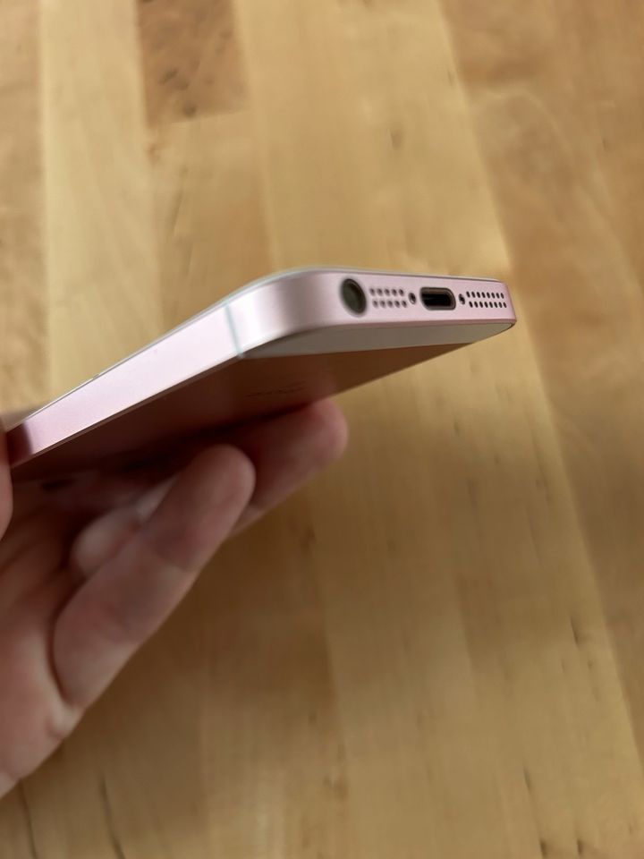 iPhone SE 32 GB Rosé in Gröditz