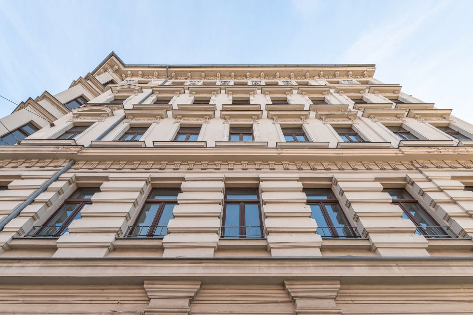 Große, vermietete Dachgeschosswohnung mit 3 Zimmern & geräumiger Küche in Leipzig