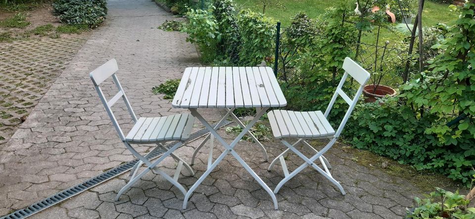 Gartenmöbel mit Tisch und 2 Stühlen/outdoor in München